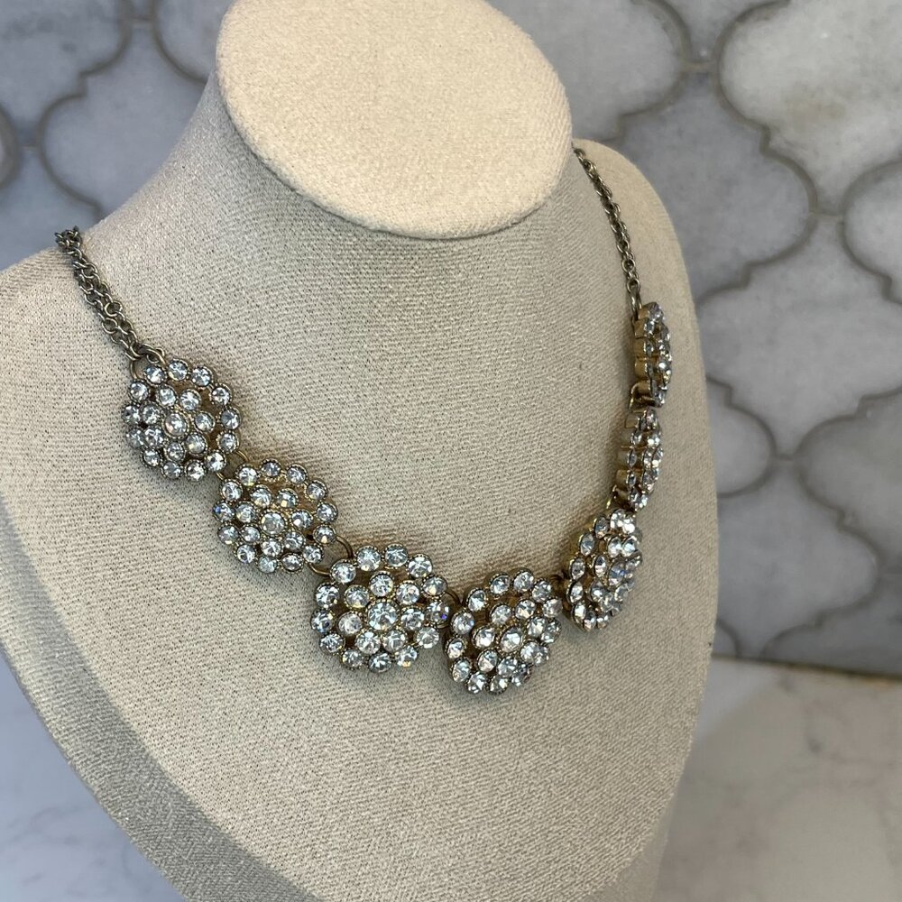 ✨ Vintage J.Crew Hammered Silver-Tone Crystal Medallion Statement Necklace ✨ - Picture 3 of 7